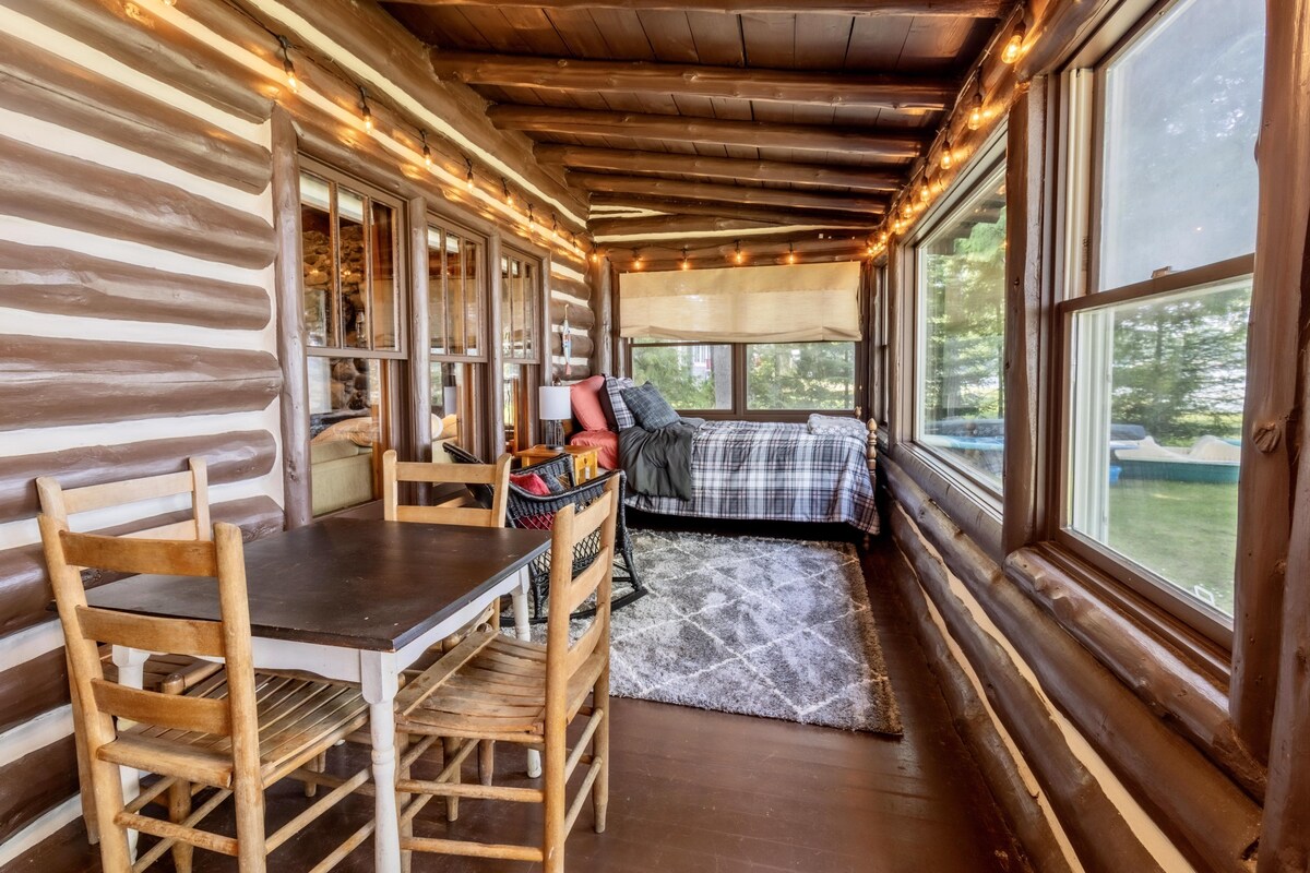 3 bedroom 1 bath cabin with private frontage on Platte Lake
