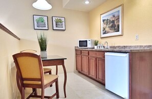 Cook a delicious meal in the kitchenette.