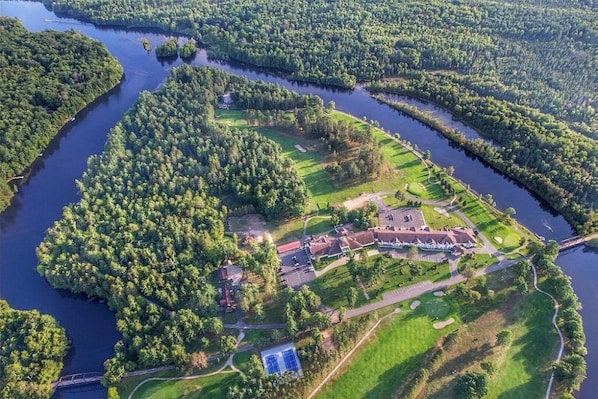 There is enough space on-site for golf and outdoor enthusiasts.