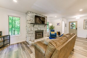 Living Room | 2nd Floor | Gas Fireplace