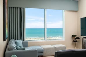 Sit and enjoy the view to the Gulf of Mexico from your Living Room!