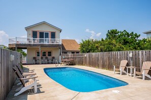 WH155: Off Crew | Pool Area
