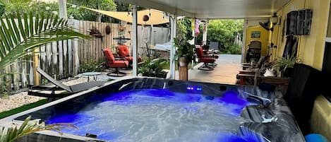 5 Person Hot tub with massage therapy jets! LED changing lights