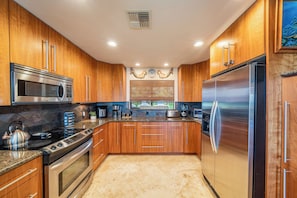 Kaanapali Plantation 57 kitchen 1