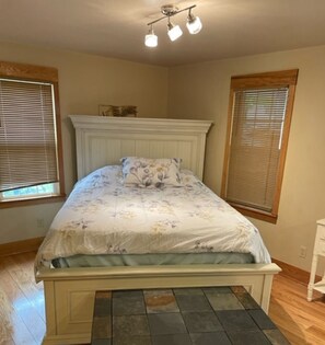 Stay In Ohiopyle - Queen bed