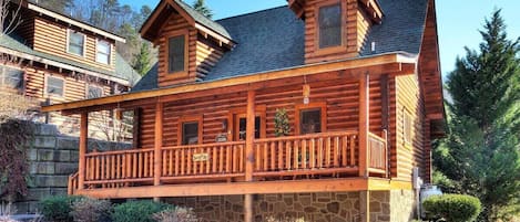 Snuggle UP...perfect name for this precious cabin!!