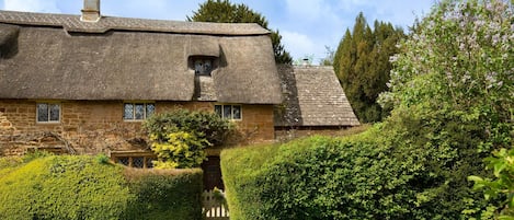 Cottage Entrance, Thatch on the Green, Bolthole Retreats