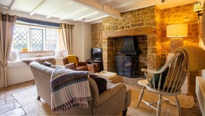 Living Room, Thatch on the Green, Bolthole Retreats