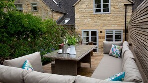 Decking and seating area, High Pump Cottage, Bolthole Retreats