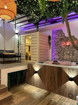 Indoor spa tub