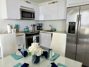 Aruba Sunset Breeze -Fully Equipped Kitchen