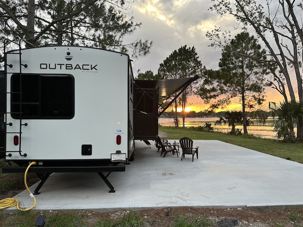 38 ft camper & waterfront!