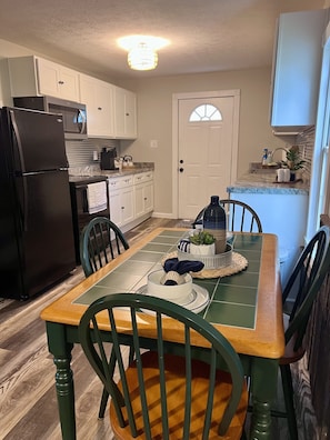 Full sized Kitchen
Dishwasher
Keurig