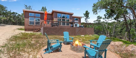 Family fun night with a fire pit and smores! The cabin sleeps up to 5 people.