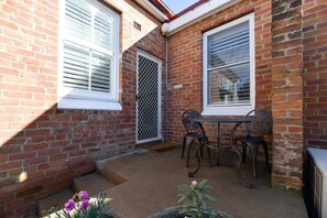 Cosy Outdoor Setting - 7 Minutes from Mt Panorama Wines