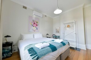 Bedroom - King Bed, Split System, High Ceilings