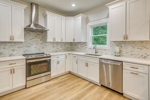 Kitchen | 2nd Floor | Dishwasher | Coffee Maker | Cooking Basics