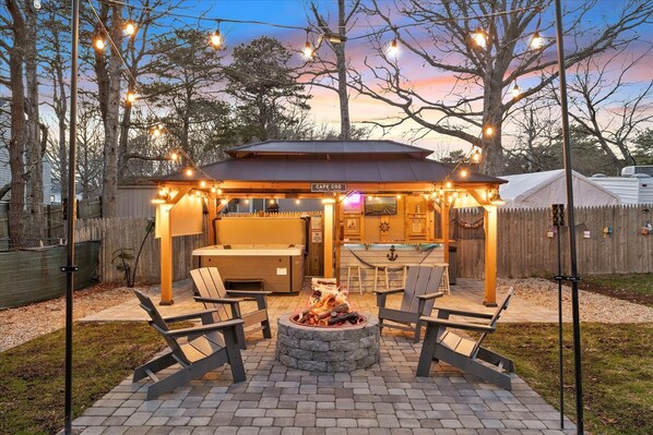 Hot Tub, Bar, Backyard, Firepit, Paved Patio