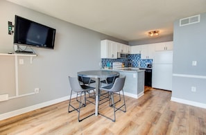 Atlantic Towers 309-print-008-042-KitchenEating Area-4200x2761-300dpi