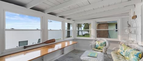 Great screened in porch to watch the freighters go by!