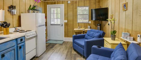 Perry Vacation Rental | Studio | 1BA | 240 Sq Ft | 3 Steps Required to Enter