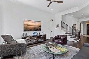 Downstairs living room (2)