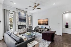 Downstairs living room (1)