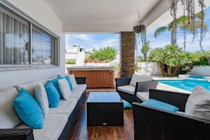 What better way to relax than on this sunny patio with a view of the outdoor pool #algarve #airbnb #patio #sunny