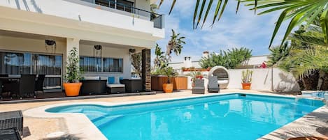 Enjoy the sun and the freshwater, while you relax in your free time in this fantastic swimming pool #airbnb #airbnbalgarve #portugal #pt #algarve