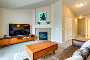 Living Area | Smart TV | Books | Board Games | Fireplace | 2nd Floor