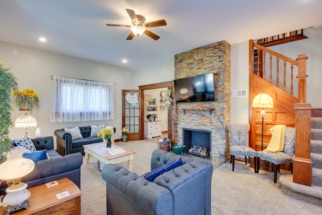 Chanute Vacation Rental | 1,600 Sq Ft | 2BR | 2BA | Stairs Required