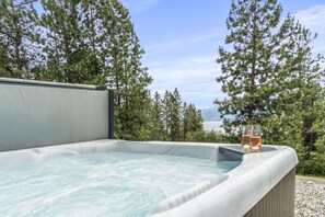 Relax in the hot tub with some bubbly enjoying the beautiful lake view