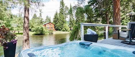 Bañera de hidromasaje al aire libre