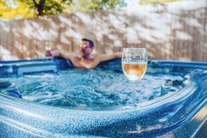 Private Hot Tub with Stunning Fredericksburg Hill Country Views
Unwind under the stars with a glass of wine in your secluded hot tub—perfect for romantic nights or peaceful escapes. Book your Fredericksburg retreat today!