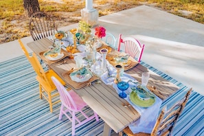 Create unforgettable moments with a romantic dinner under the enchanting pergola—complete with soft lighting, fine wine, and a cozy outdoor dining setup. Perfect for couples looking to reconnect in a magical setting. Book your romantic getaway today and experience the charm firsthand!