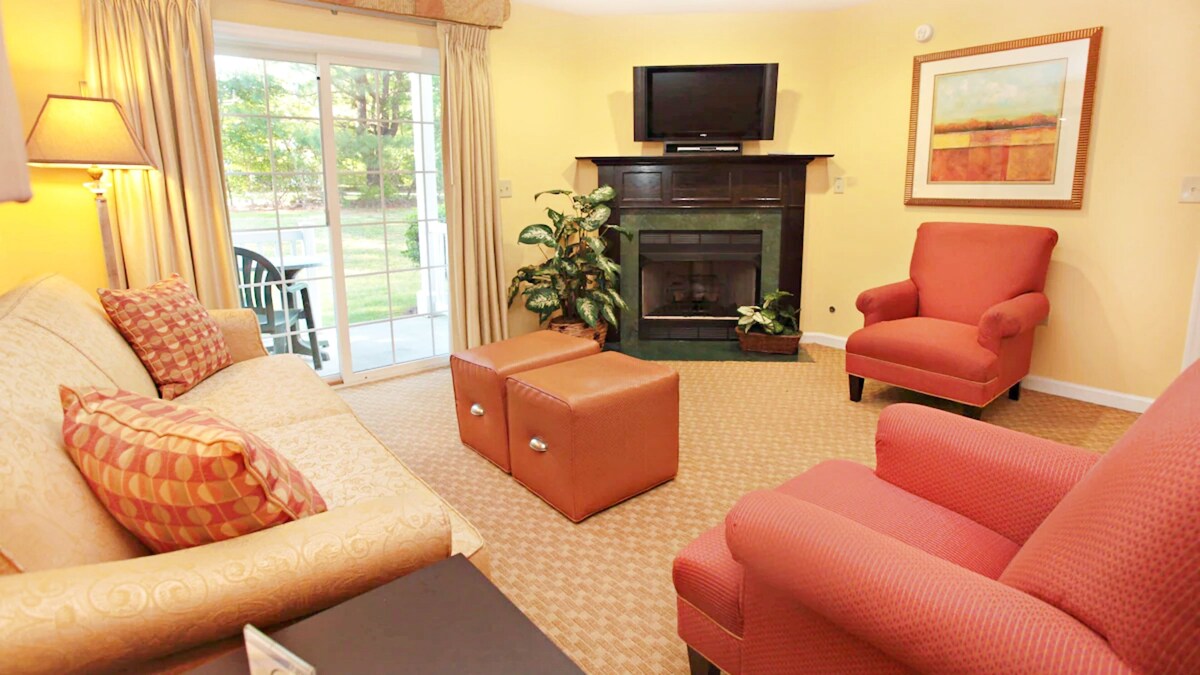 Cozy Colonial Retreat: Charming 1BR in Williamsburg