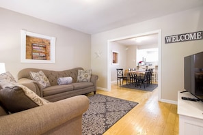 Home is where the heart is! Turn your living and diningroom into a warm and cozy oasis with some easy decorating tips. #homemakeover