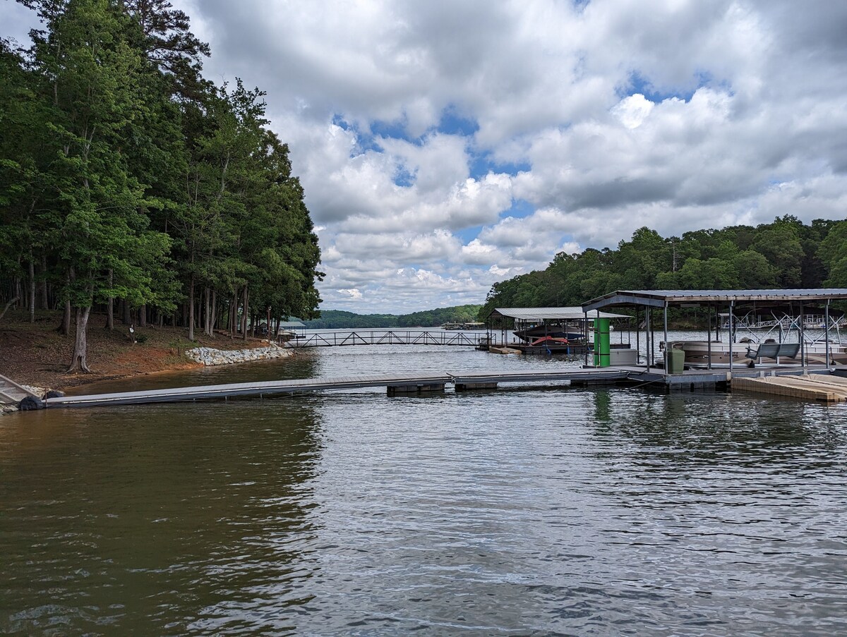 Lakefront ~ Boat ~ Kayaks ~ Fire Pit ~ Private Dock