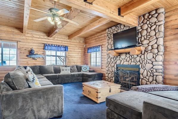 Welcome to your home away from home in scenic Heber Valley.