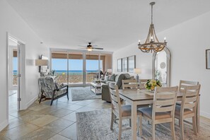 Kitchen Family Room