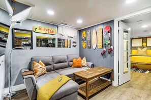 Living Room | Free WiFi | Central A/C | Smart TV