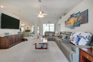 Living Room 1 | Free WiFi | In-Unit Laundry | 10th Hole of Oak Hills Golf Course