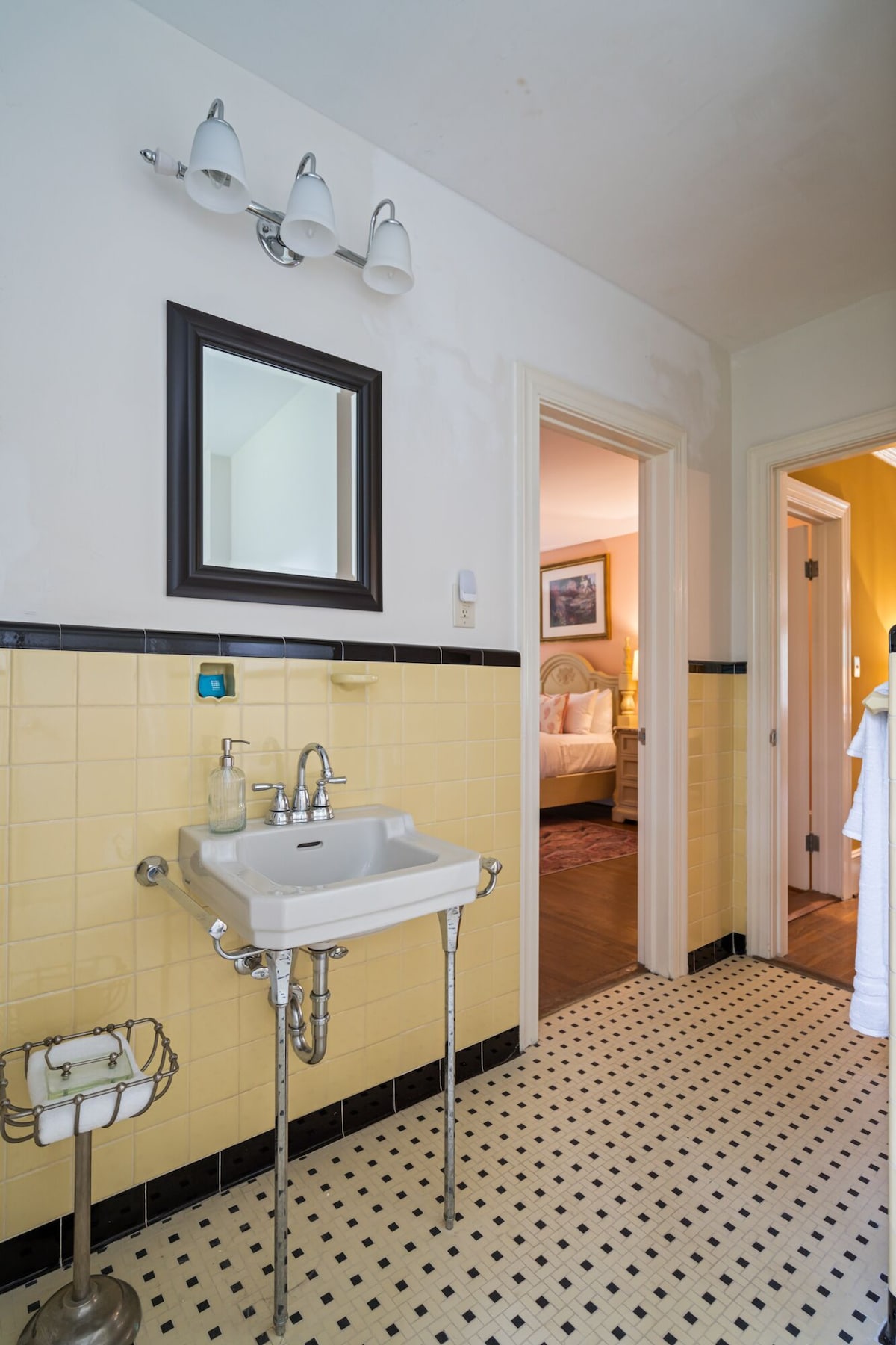 Luxury Farmhouse in the Heart of Historic Downtown