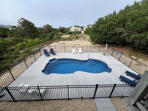 Private Pool: open mid-May to mid-Oct.