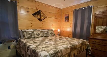 Deep Creek Overlook 3 Bedroom Cabin by Redawning