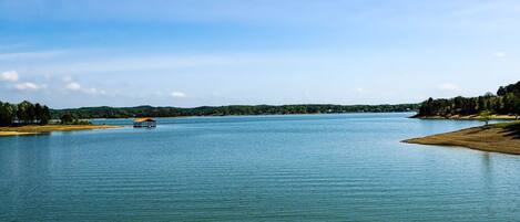 Lakefront Mountain Retreat