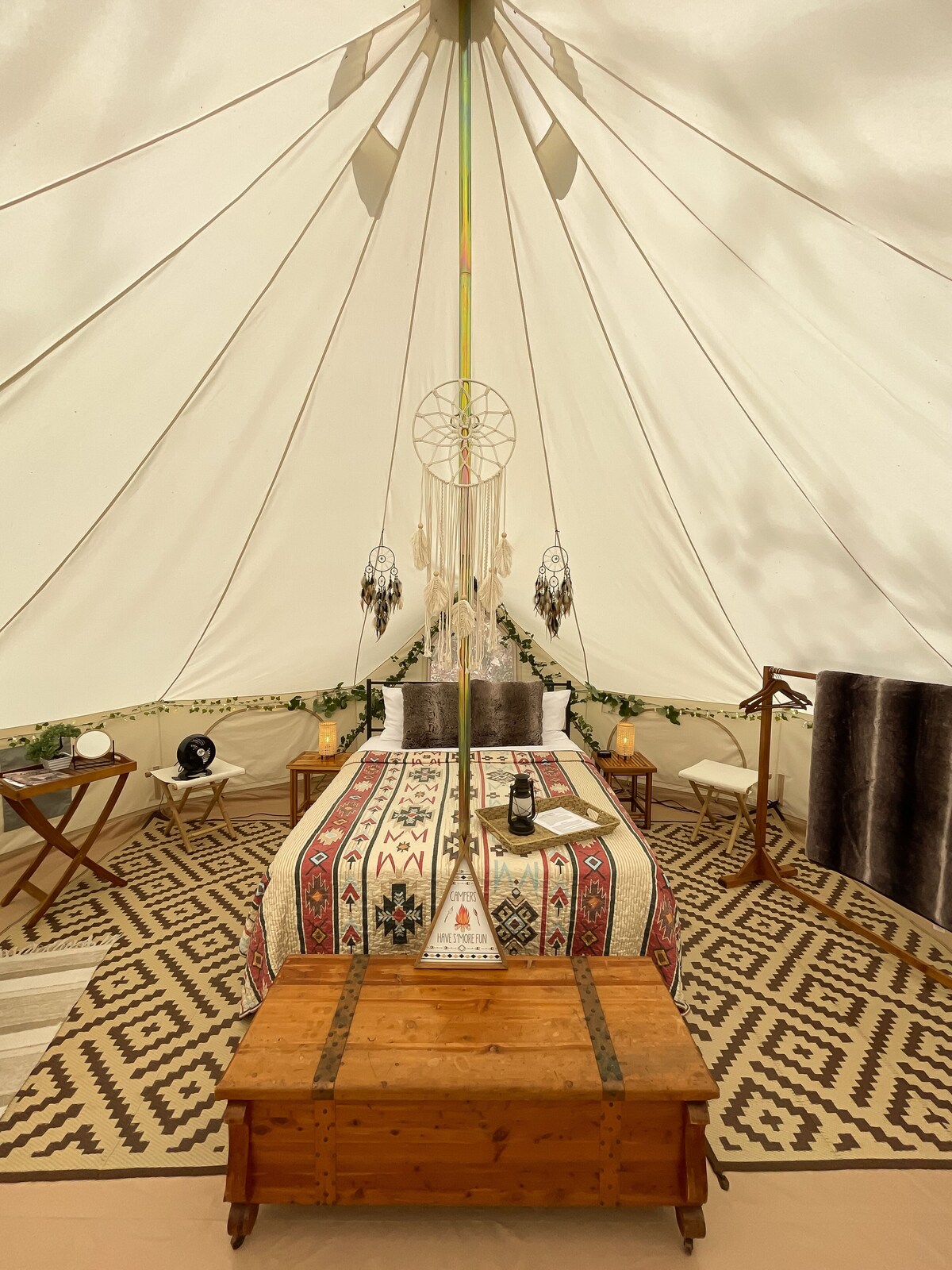 NEW! Starlight Lookout – Glamping, Smoky Mountains NC, 5min to BRP