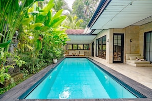 Swimming pool,Garden,Exterior