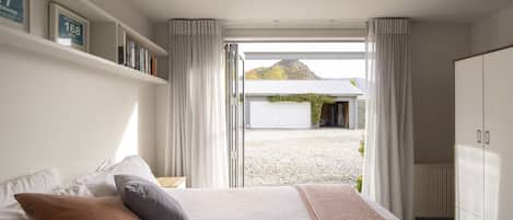 Bedroom with outdoor access