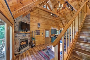 Sunrise Pointe's cozy living area
